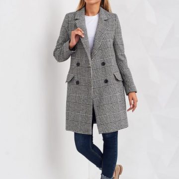 How to wear a boyfriend coat?