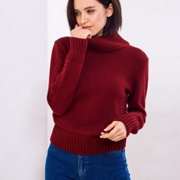 Fashionable women’s sweaters for autumn.