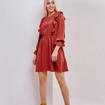 Buy a red dress – the perfect outfit for the fall!