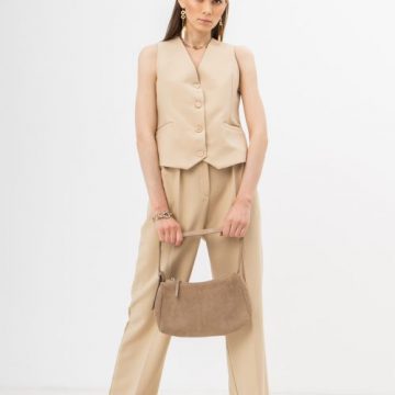 How to choose a women’s pantsuit?