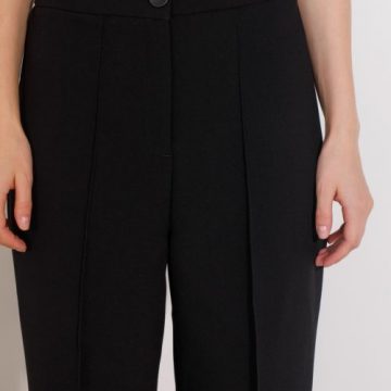 Women’s classic trousers. We combine our style.