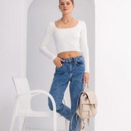 Fashionable women’s jeans.