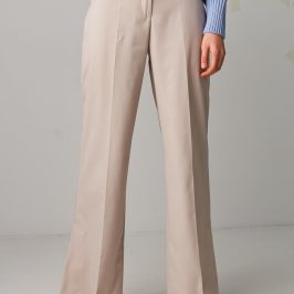 Trousers with a high waist.